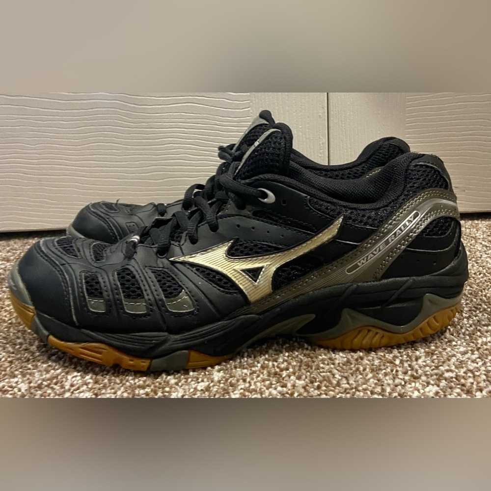 Mizuno Wave Rally Black Gold 9KV-18705 Volleyball Shoes Women's Size 9 Sneakers